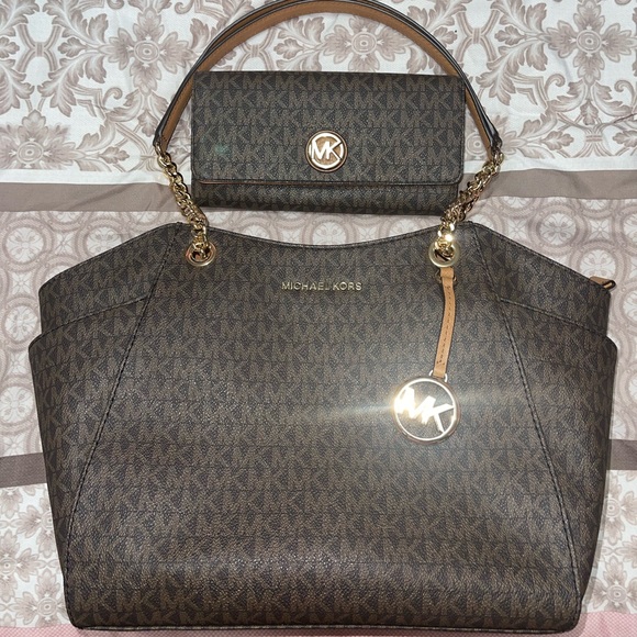 ❌SOLD❌ Michael Kors set - Picture 1 of 3